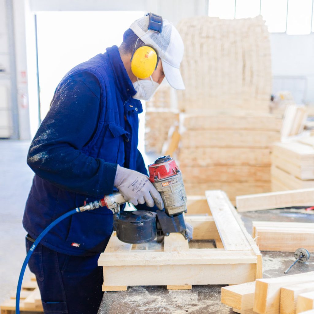imballaggio su misura - composizione pedana in legno